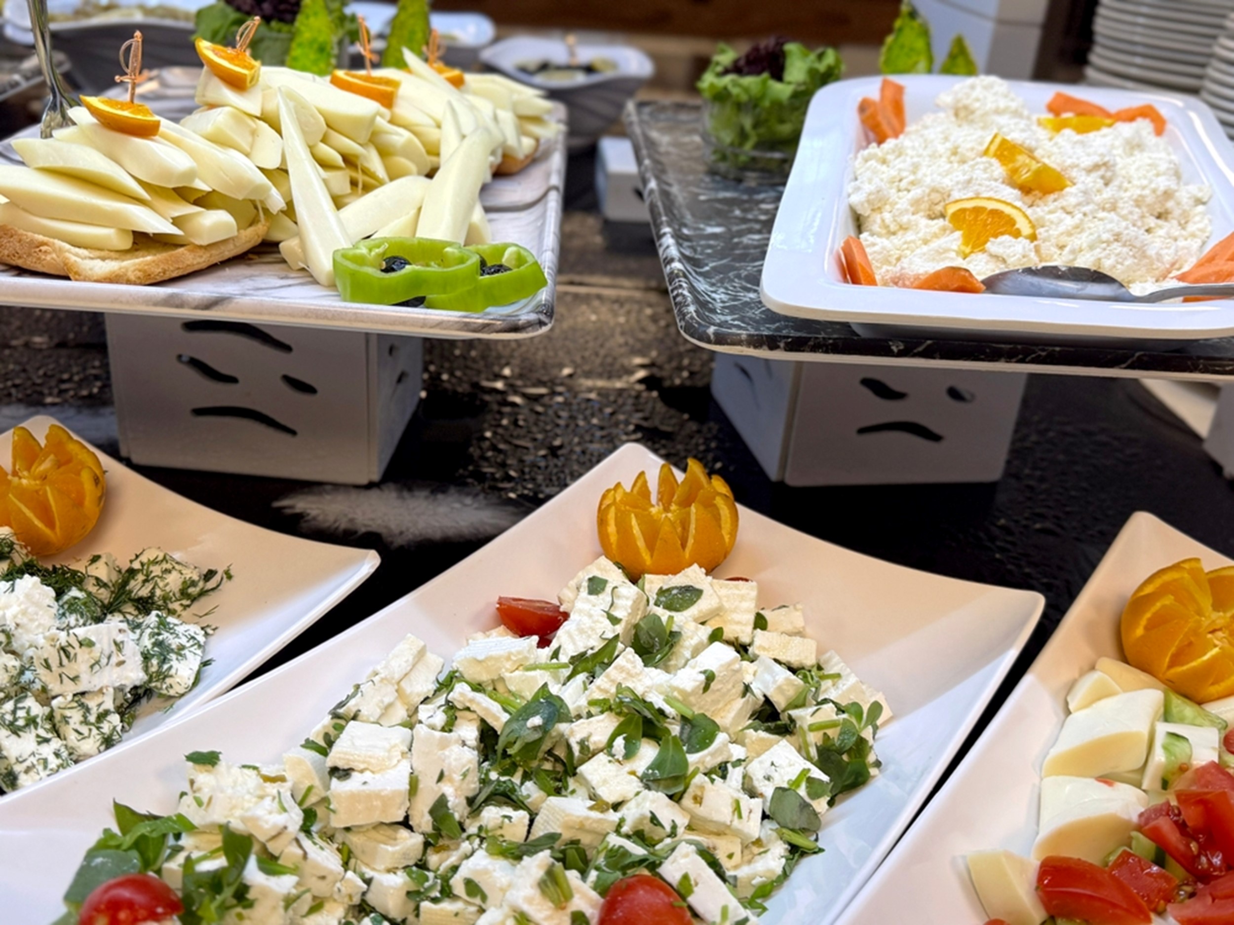 Diferite platouri cu mancare